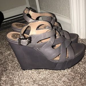 VINCE CAMUTO GRAY WEDGES!